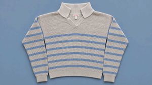 CREAM BLUE STRIPED COLLARED KNIT SWEATER