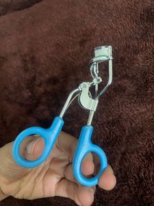 Blue Eyelash Curler