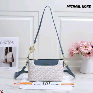 MICHAEL KORS* *JET SET MEDIUM SIGNATURE LOGO WD bo