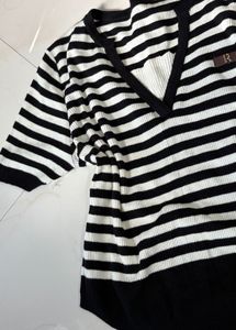 🚨sale🚨Chic Striped V-Neck Top