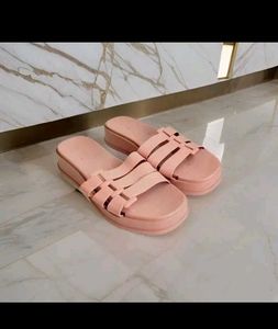 Trendy Pink Platform Slide flipflop