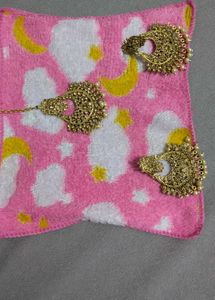 Golden Chandbali Earrings with Maang Tikka Set | P