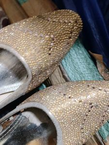 Sparkly Gold Pointed heels 👠👠👠