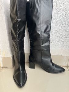 Chic Black Knee-High Boots