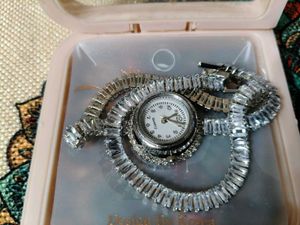 Elegant Crystal Bezel Watch