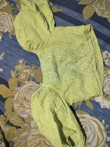 Chic Green Gingham Puff Sleeve Top