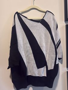 Chic Black &amp; White Striped Knit Top