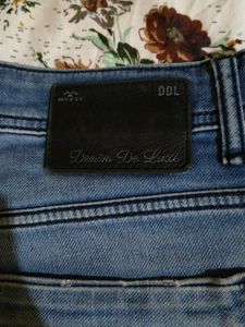 Stylish Slim Fit Light Wash Jeans