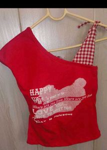 cute viral red top