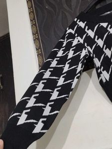 Stylish Black &amp; White Sweater