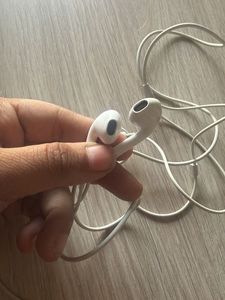 Apple Wired Earphone  USB-C Connector