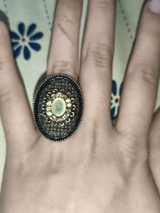 Stunning Statement Ring with Crystals