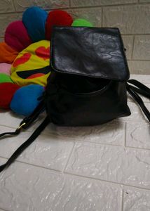 Mini Backpack – Chic, Compact & Stylish 🖤