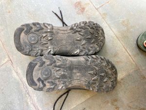 tracking shoes