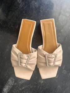 Cream Beaded Flat