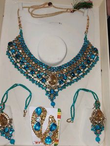 Blue Colore Necklace With Hair Pin