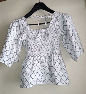 Trending Peplum Top🤍🖤