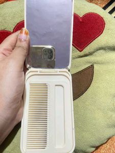CUTE POCKET FREINDLY MIRROR STUFF WITH COMB