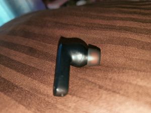 JBL Cool Earbuds.... In Good Condition And Like New... Only 5 Months Old ..