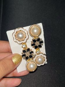 Chic Pearl Flower Earrings