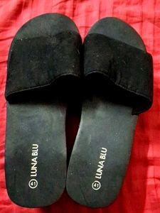 LUNA BLU Comfortable Black Slide Sandals
