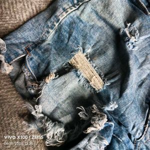 4116. Blue denim shorts