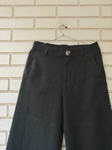 2 Women's Black Wide-Leg Cropped Pants