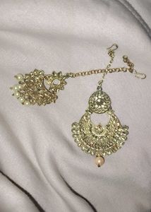 Elegant Gold Maang Tikka