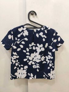 H&amp;M Floral Textured Top - S