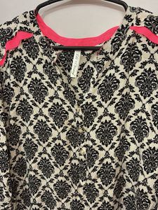 Stylish Black &amp; White Printed Tunic Top