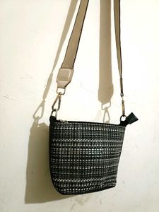 Chic Tweed Crossbody Bag