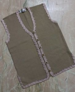 Sleeveless Sweater With Delicate Lace Trim