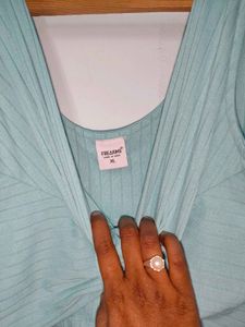 front twist crop top