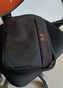 Black Step-IN Laptop Bag