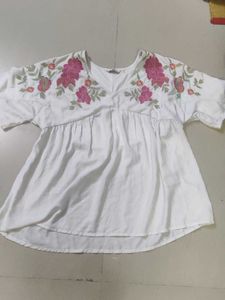 MAX White Embroidered V-Neck Top