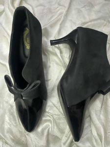 Chic Black Bow Heels