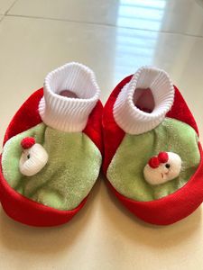 SALE SALE: Set Of 3 Pairs Of Booties (Baby Girl, Unisex) Age Group: NB - 3 Months
