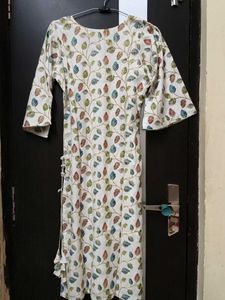 Elegant White Kurta with Leaf Print