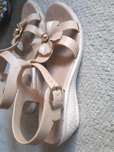 Very Comfortable Sandals Size 4.5