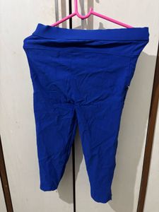 Blue Zipper Accent Capri Leggings