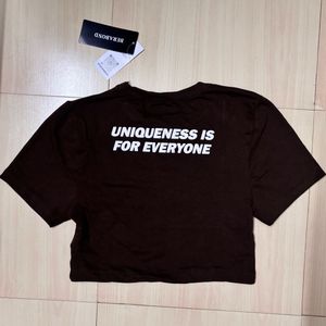 BERABOND Graphic Cropped T-Shirt