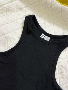 Black Sleeveless Crop Tank Top