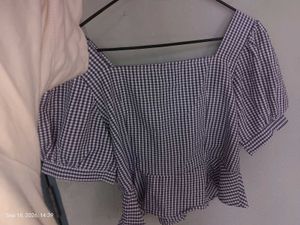 Chic Gingham Puff Sleeve Top