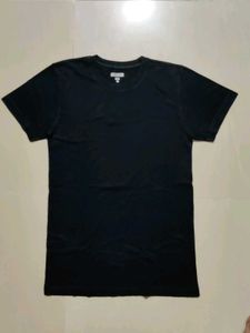 Nidhee Black Solid Tshirt