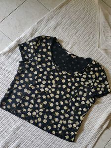 Old navy Cute Daisy Print Cropped Top
