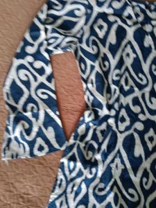 Stylish Blue &amp; White Patterned kurti