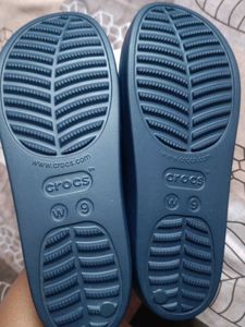 Navy Crocs Bay Platform Sandals - Women's Size 9