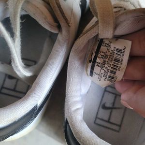 Nike court sneaker