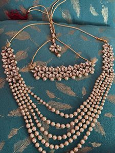 Stunning Pearl Necklace Set