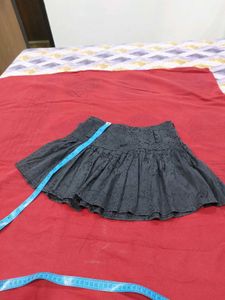Chic Grey Floral Pleated Skirt
